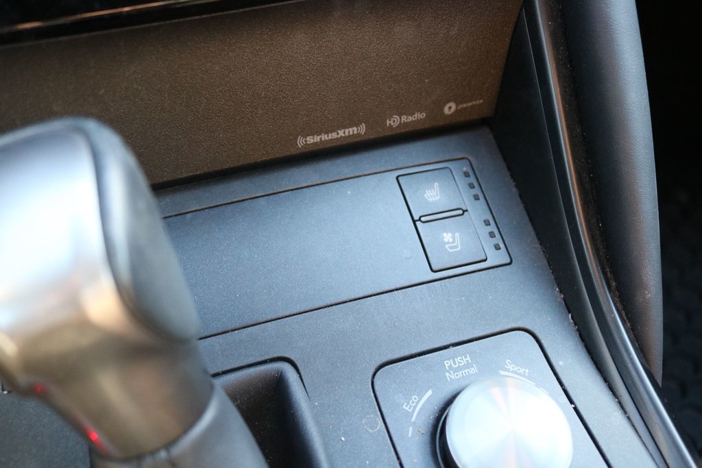 2022 Lexus IS 300 in Gatineau, Quebec - 17 - w1024h768px