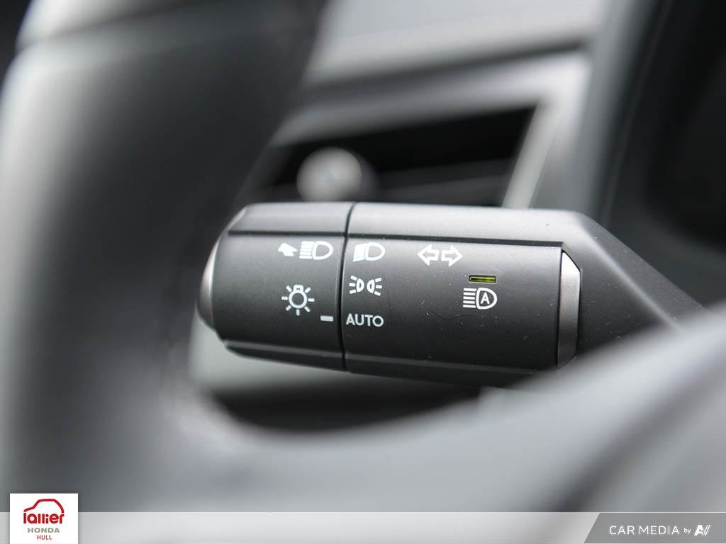 Lexus UX250H Premium | AWD 2024 à , Québec - 16 - w1024h768px