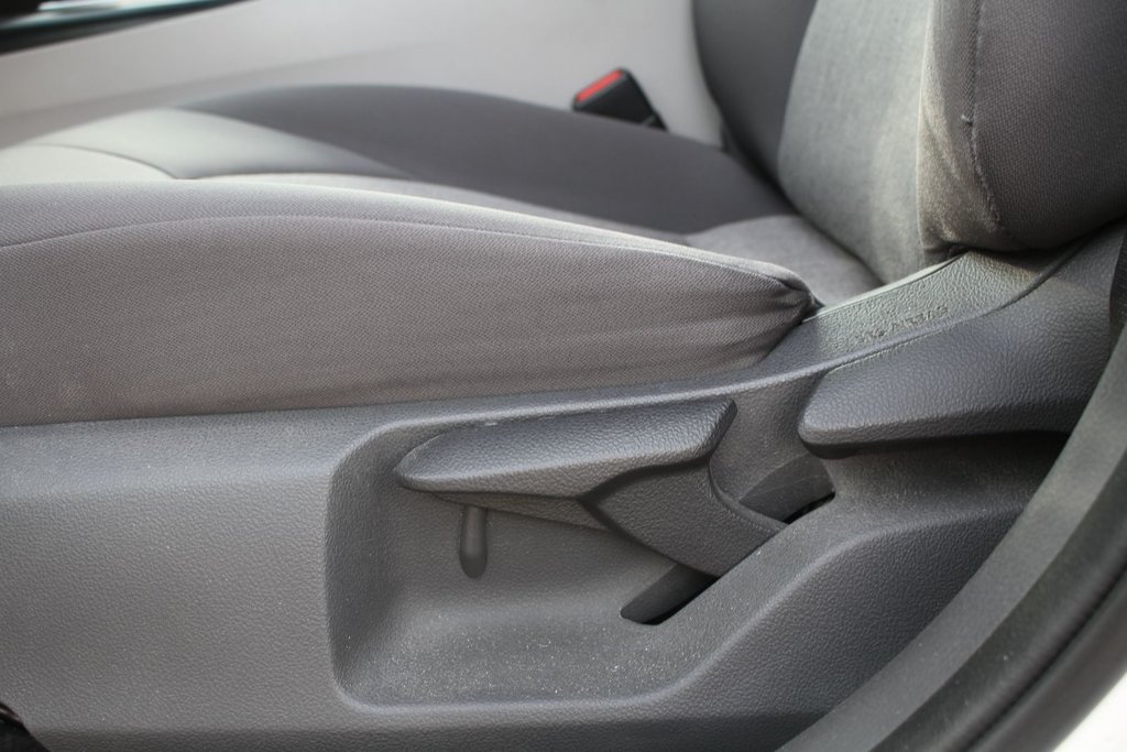 Toyota Camry L 2018 à Gatineau, Québec - 17 - w1024h768px