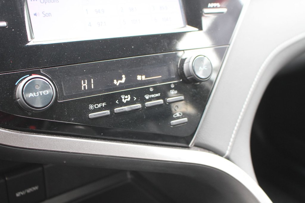 2020 Toyota Camry SE in Gatineau, Quebec - 17 - w1024h768px