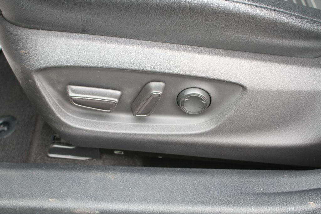 2020 Toyota Camry SE in Gatineau, Quebec - 20 - w1024h768px