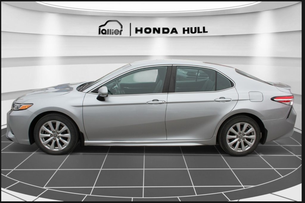 2020 Toyota Camry SE in Gatineau, Quebec - 2 - w1024h768px