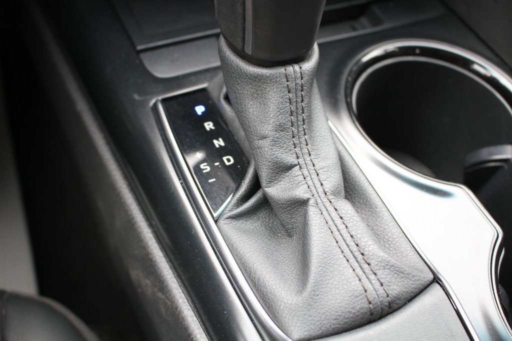 2020 Toyota Camry SE in Gatineau, Quebec - 16 - w1024h768px
