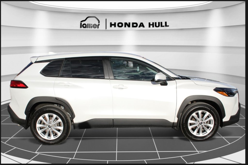 Toyota Corolla Cross LE | AWD 2022 à Gatineau, Québec - 6 - w1024h768px