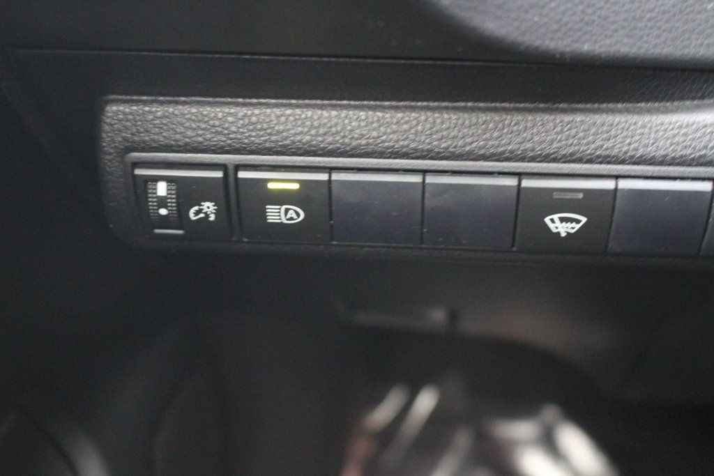 2020 Toyota Corolla Hatchback SE in Gatineau, Quebec - 13 - w1024h768px