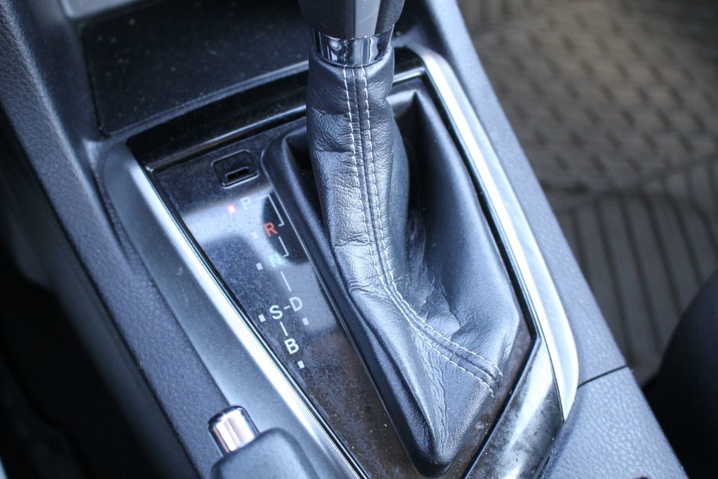 2018 Toyota Corolla LE in , Quebec - 16 - w1024h768px