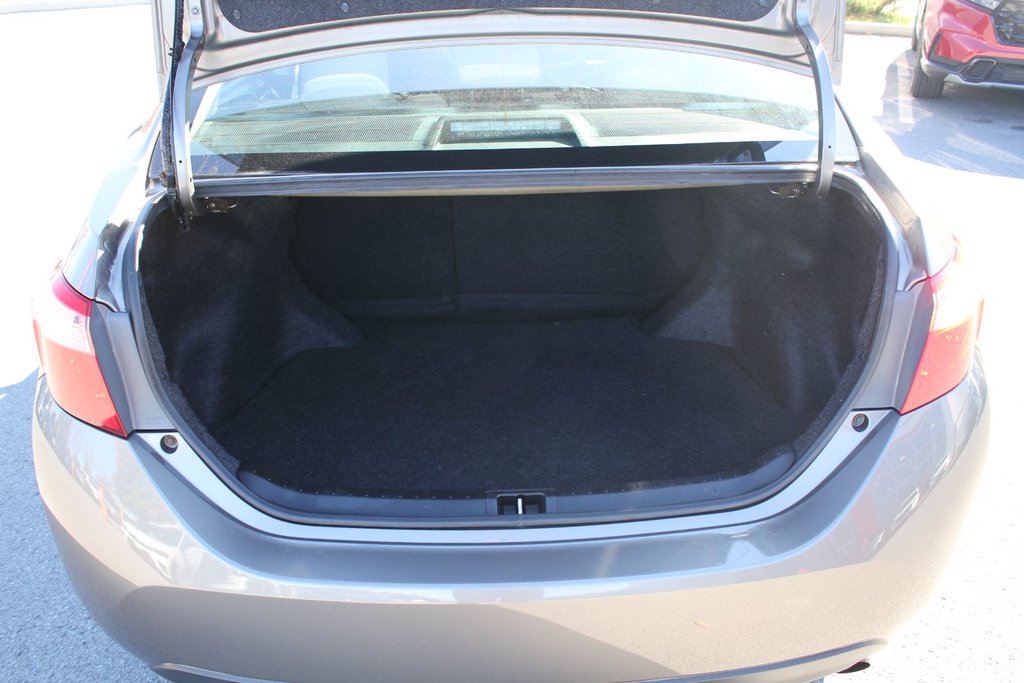 2018 Toyota Corolla LE in , Quebec - 23 - w1024h768px