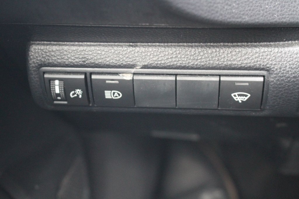 2023 Toyota Corolla Hybrid LE in Gatineau, Quebec - 13 - w1024h768px