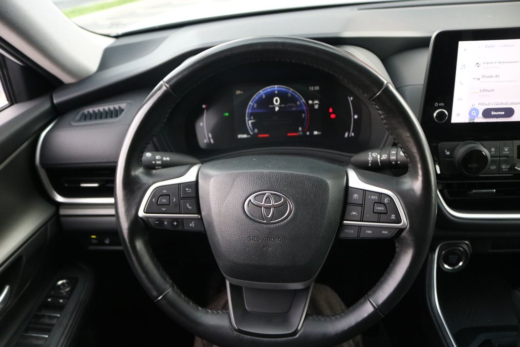 2025 Toyota Grand Highlander XLE in Montréal, Quebec - 12 - w1024h768px