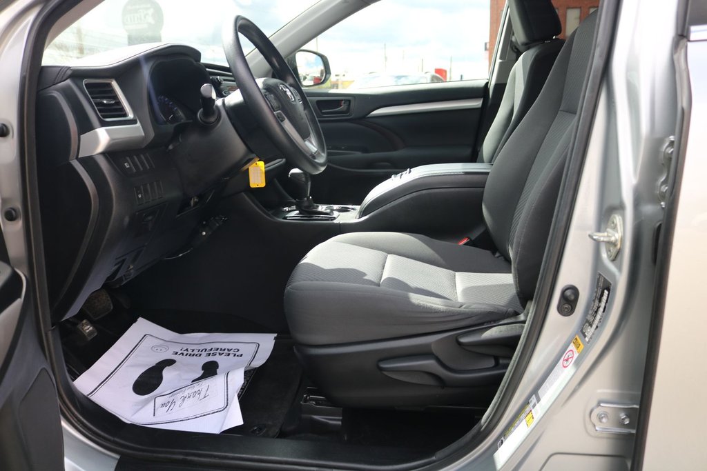 Toyota Highlander LE 2017 à Gatineau, Québec - 7 - w1024h768px