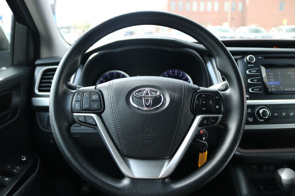 Toyota Highlander LE 2017 à Gatineau, Québec - 12 - w1024h768px