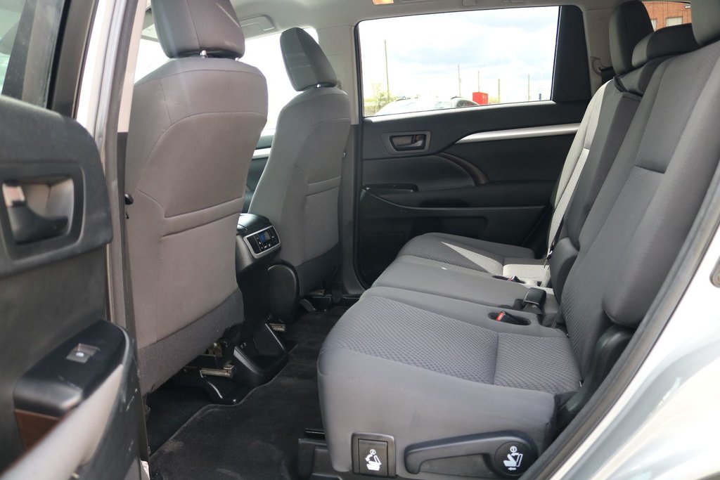 Toyota Highlander LE 2017 à Gatineau, Québec - 8 - w1024h768px