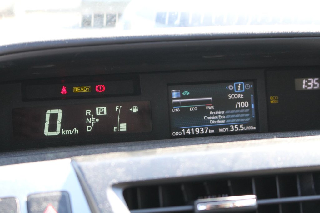 Toyota Prius V 2017 à Gatineau, Québec - 16 - w1024h768px