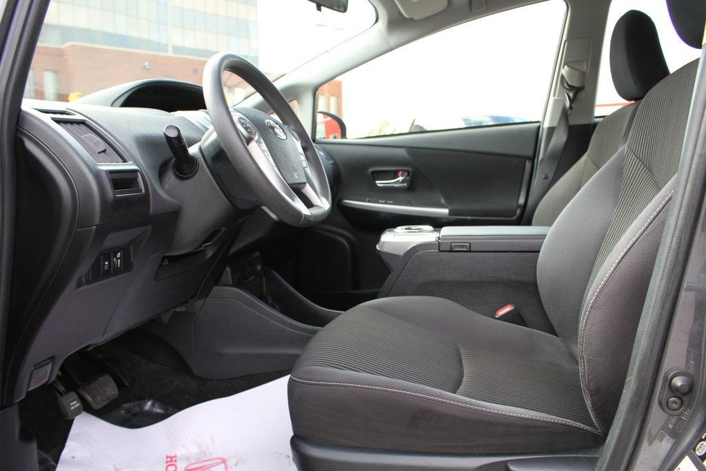 2017 Toyota Prius V in , Quebec - 8 - w1024h768px