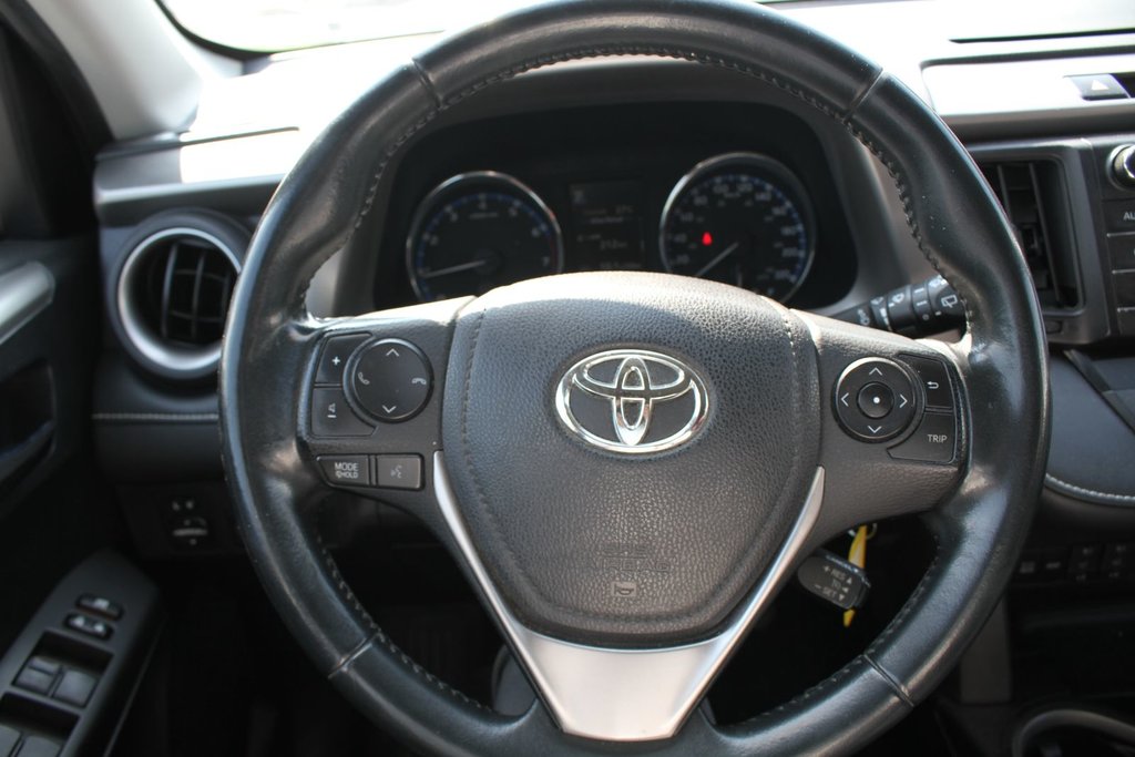 Toyota RAV4 XLE | AWD | 2016 à Gatineau, Québec - 11 - w1024h768px