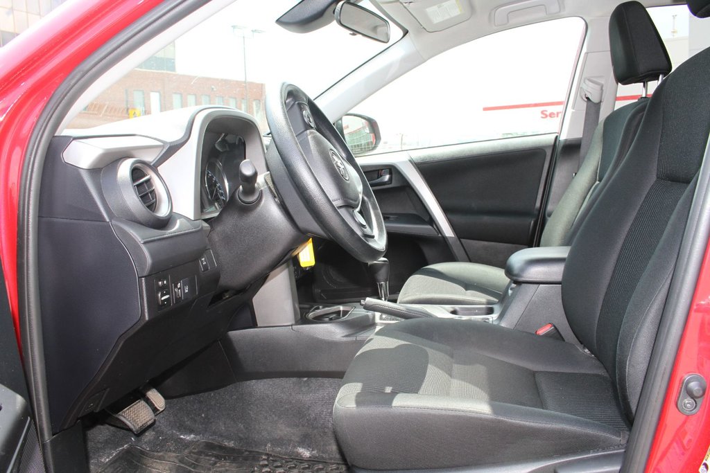 2017 Toyota RAV4 LE AWD | in Gatineau, Quebec - 8 - w1024h768px