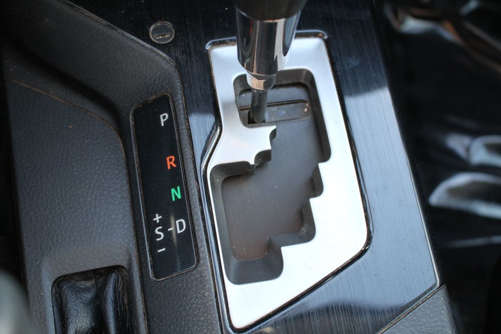 2018 Toyota RAV4 Hybrid XLE in Gatineau, Quebec - 16 - w1024h768px