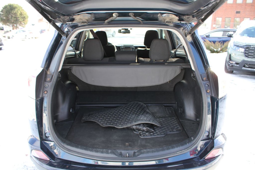 2018 Toyota RAV4 Hybrid XLE in Gatineau, Quebec - 24 - w1024h768px