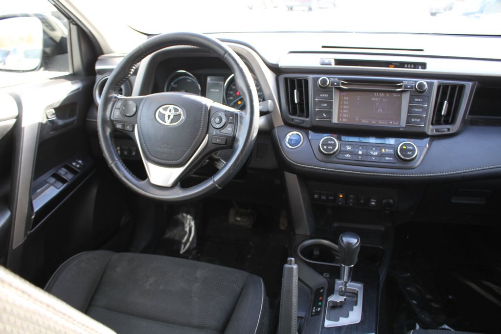 2018 Toyota RAV4 Hybrid XLE in Gatineau, Quebec - 10 - w1024h768px