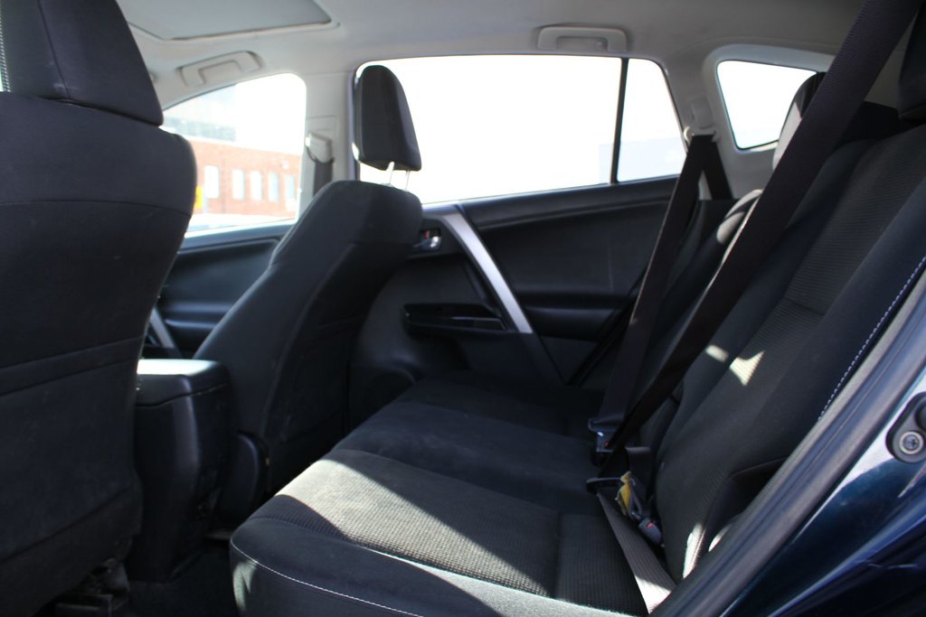 2018 Toyota RAV4 Hybrid XLE in Gatineau, Quebec - 9 - w1024h768px