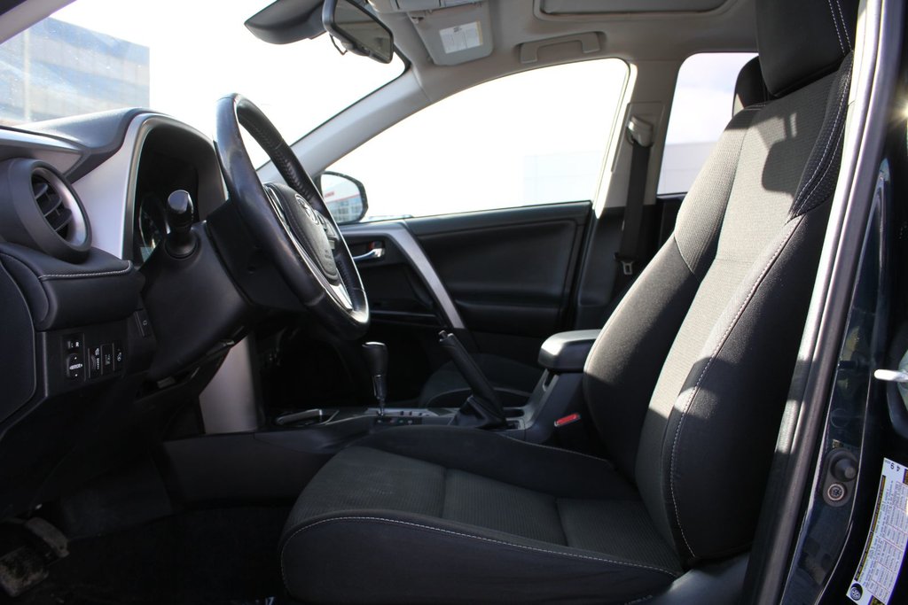 2018 Toyota RAV4 Hybrid XLE in Gatineau, Quebec - 8 - w1024h768px