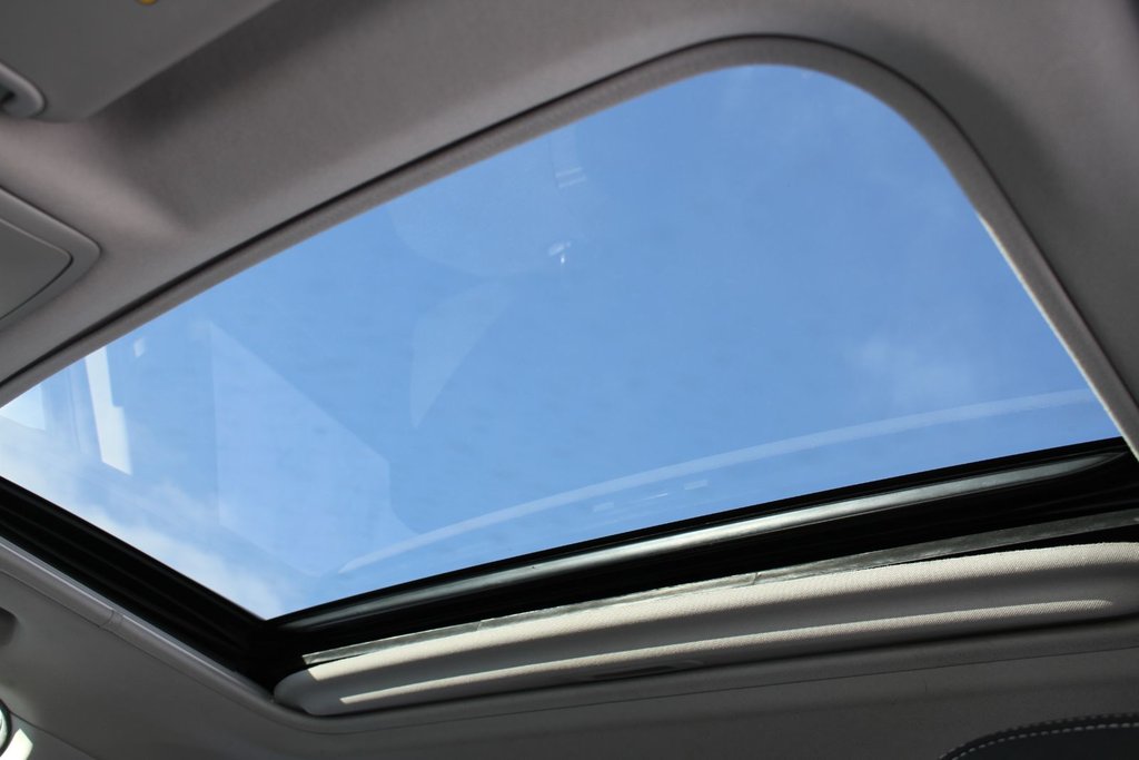 2018 Toyota RAV4 Hybrid XLE in Gatineau, Quebec - 23 - w1024h768px