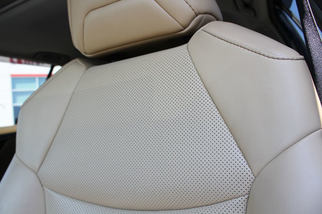 2019 Toyota RAV4 Limited in Gatineau, Quebec - 26 - w1024h768px