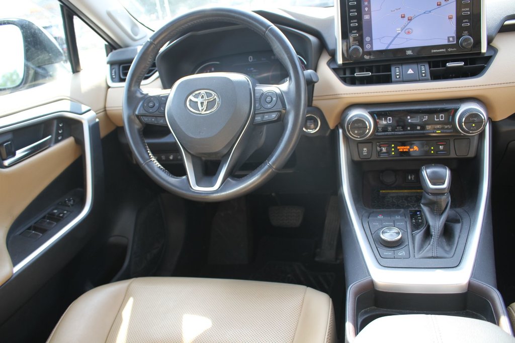 2019 Toyota RAV4 Limited in Gatineau, Quebec - 11 - w1024h768px