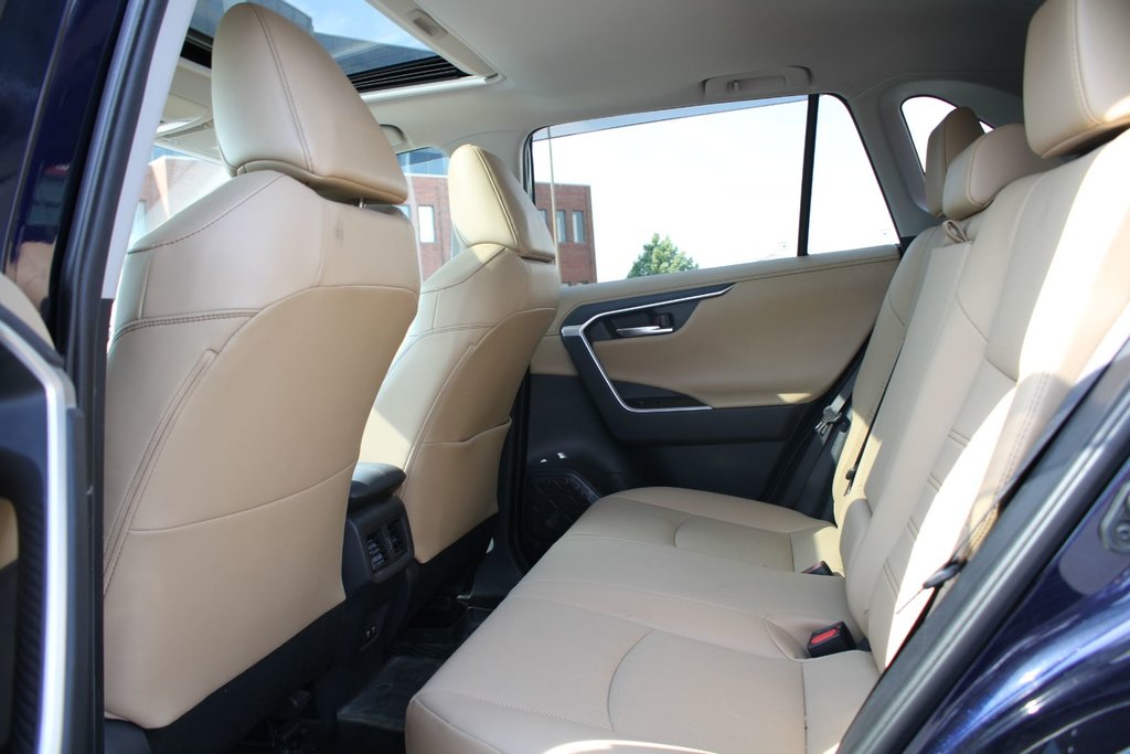 2019 Toyota RAV4 Limited in Gatineau, Quebec - 9 - w1024h768px