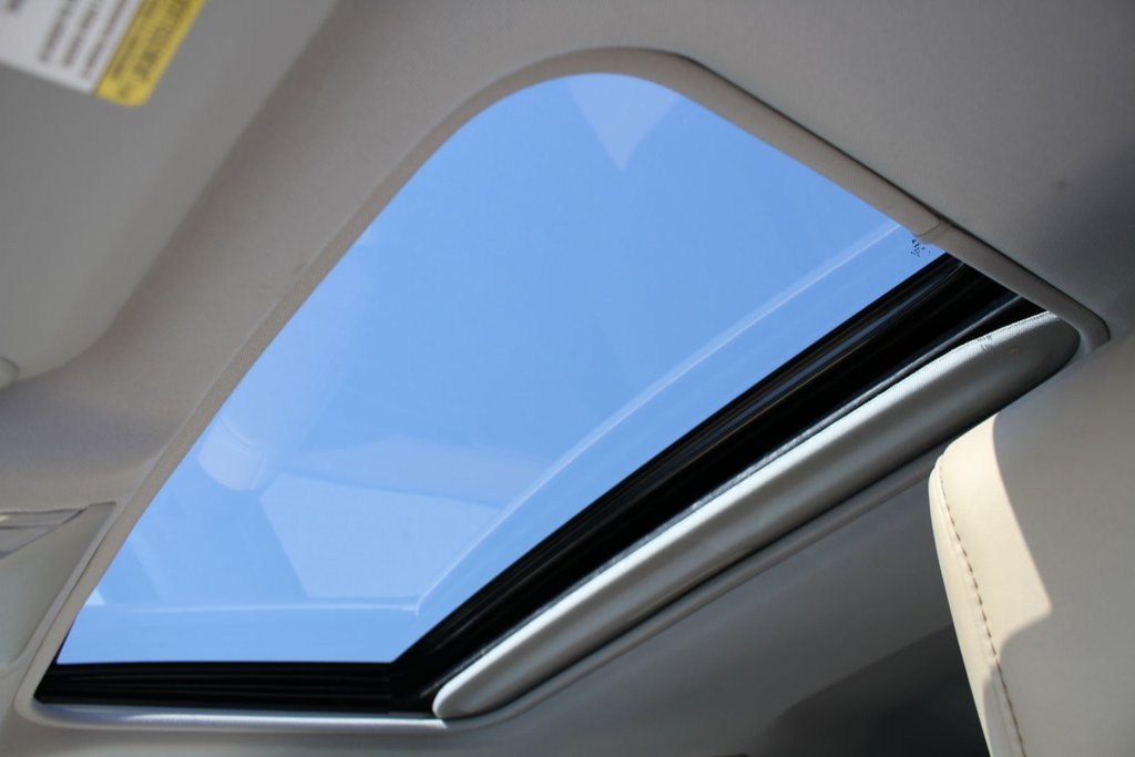 2019 Toyota RAV4 Limited in Gatineau, Quebec - 27 - w1024h768px