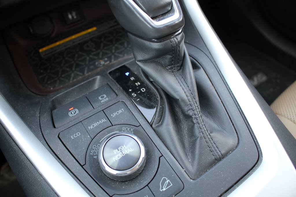 2019 Toyota RAV4 Limited in Gatineau, Quebec - 19 - w1024h768px