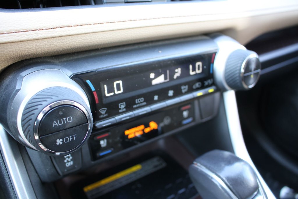 2019 Toyota RAV4 Limited in Gatineau, Quebec - 20 - w1024h768px