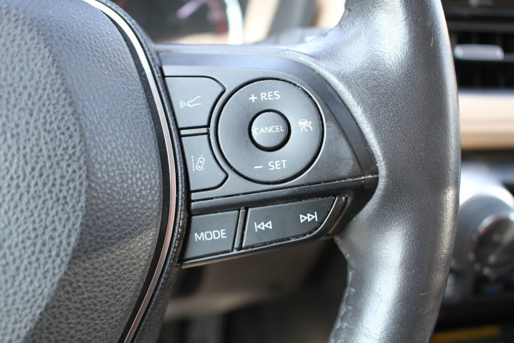 2019 Toyota RAV4 Limited in Gatineau, Quebec - 17 - w1024h768px