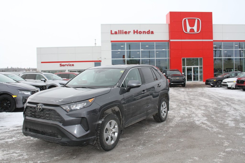 2022 Toyota RAV4 LE in Gatineau, Quebec - 1 - w1024h768px