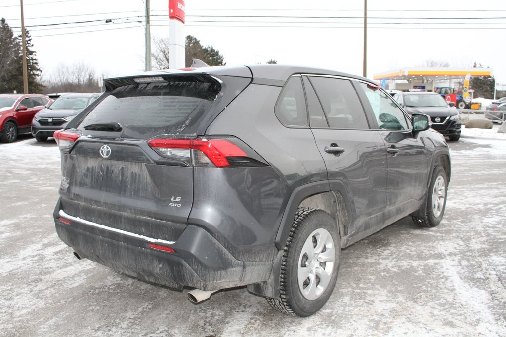 2022 Toyota RAV4 LE in Gatineau, Quebec - 3 - w1024h768px