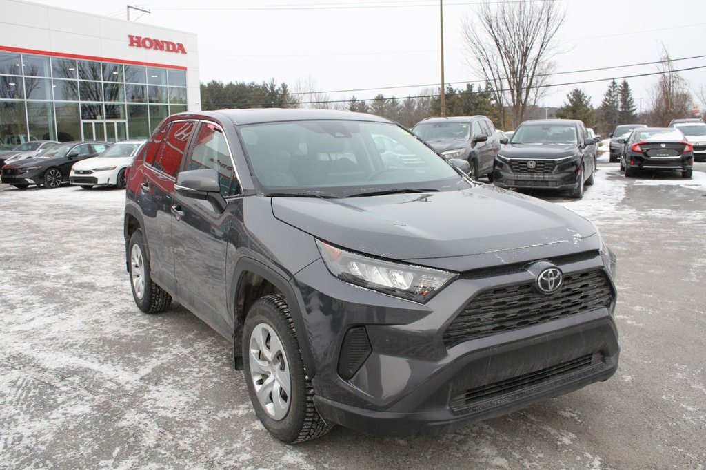 2022 Toyota RAV4 LE in Gatineau, Quebec - 2 - w1024h768px