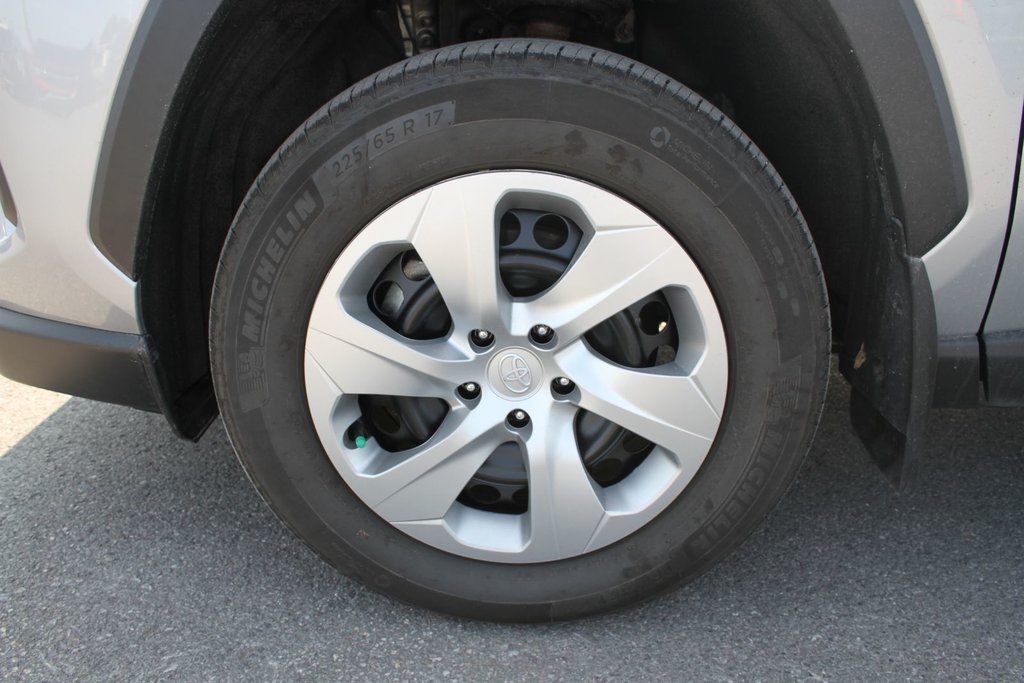 Toyota RAV4 LE | FWD 2022 à , Québec - 20 - w1024h768px