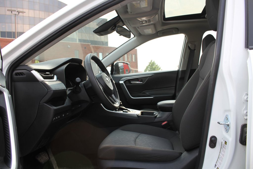 Toyota RAV4 Hybrid XLE 2024 à , Québec - 7 - w1024h768px