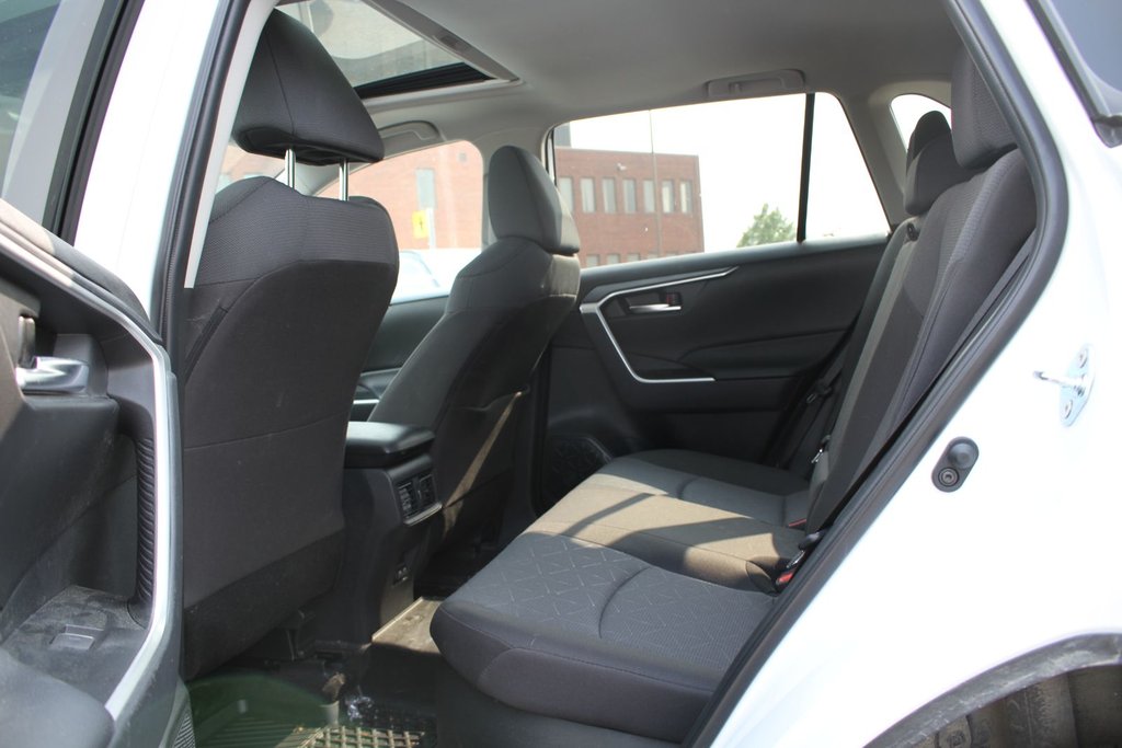 Toyota RAV4 Hybrid XLE 2024 à , Québec - 8 - w1024h768px