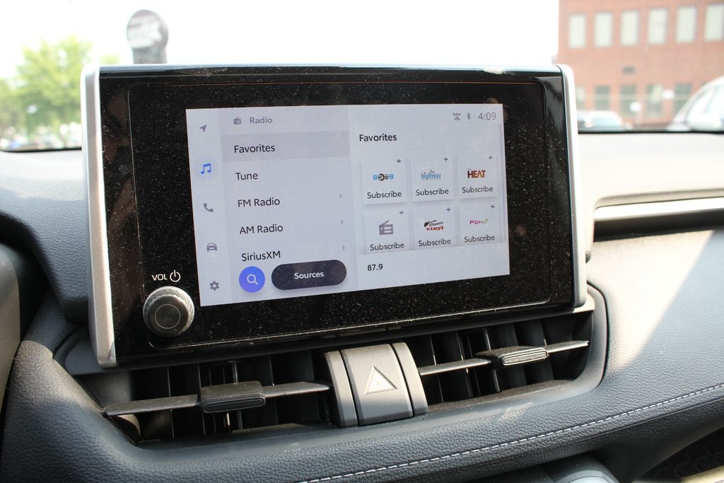 Toyota RAV4 Hybrid XLE 2024 à , Québec - 17 - w1024h768px
