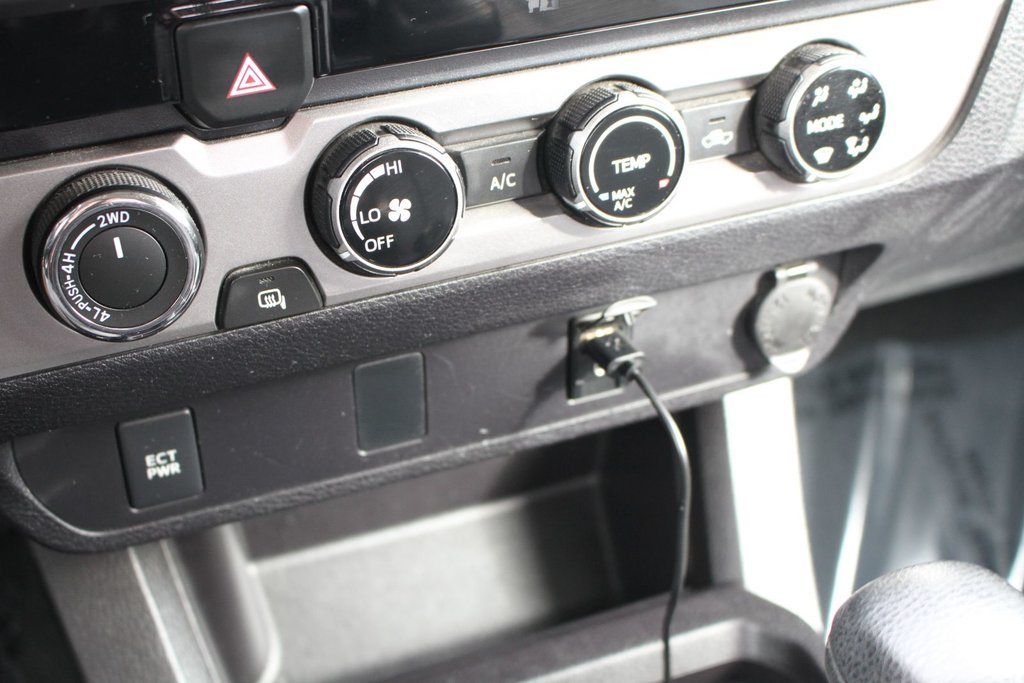 2016 Toyota Tacoma SR5 in , Quebec - 16 - w1024h768px