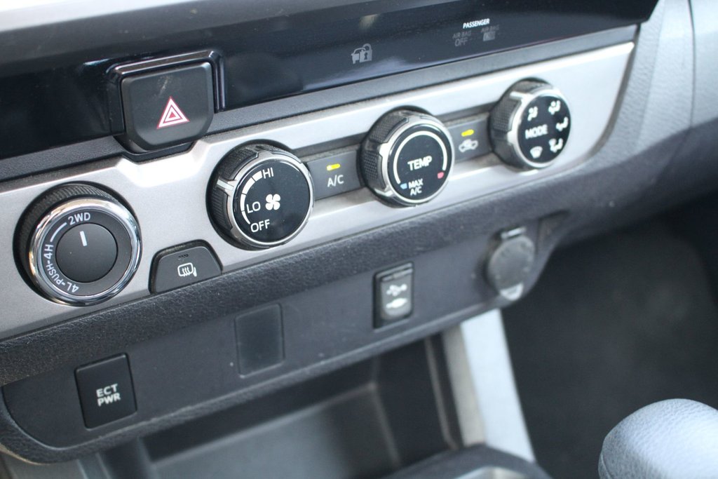 Toyota Tacoma SR5 2016 à , Québec - 16 - w1024h768px