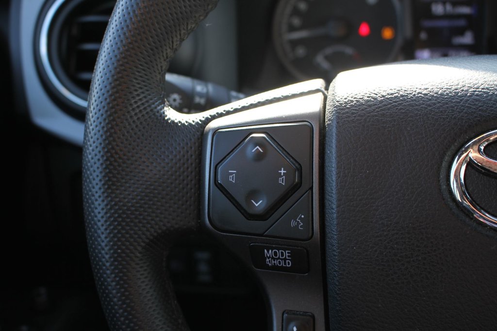 2023 Toyota Tacoma TRD OFF-ROAD in Gatineau, Quebec - 12 - w1024h768px