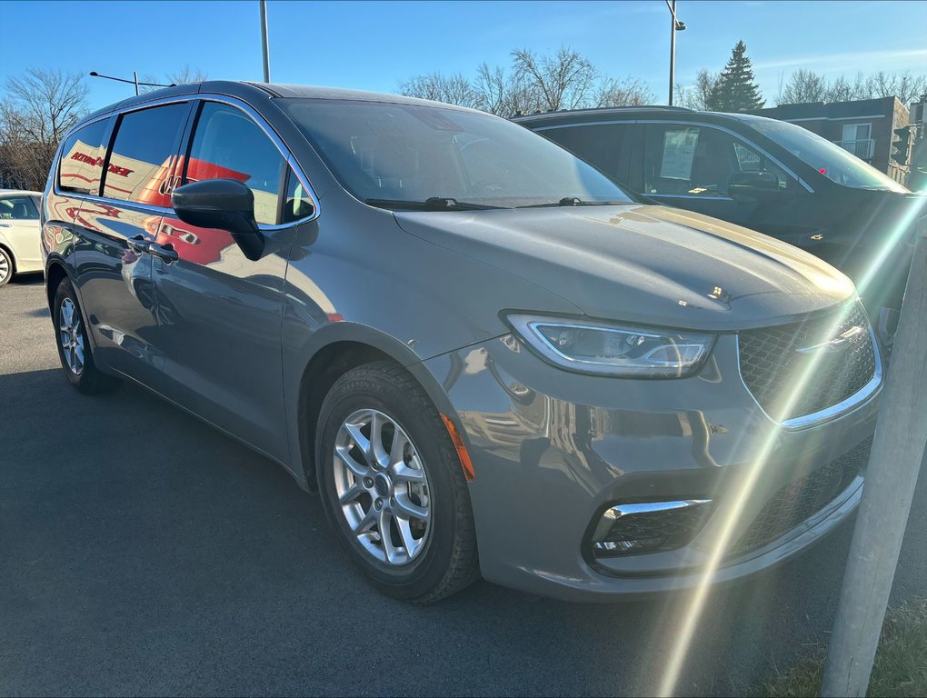 Pacifica Touring L 2023 à Montréal, Québec - 2 - w1024h768px