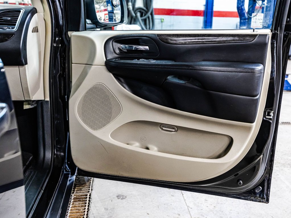 Dodge Grand Caravan Crew Plus 2017 à , Québec - 18 - w1024h768px