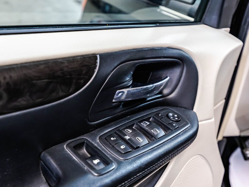 Dodge Grand Caravan Crew Plus 2017 à , Québec - 11 - w1024h768px