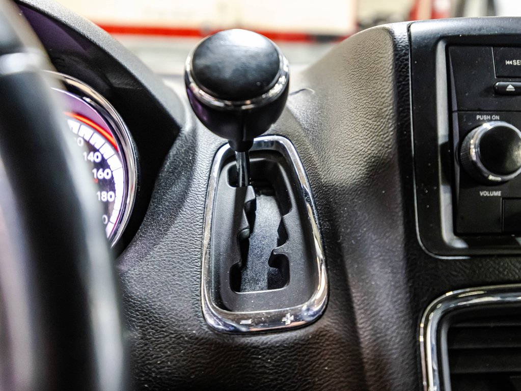 2017 Dodge Grand Caravan Crew in Montréal, Quebec - 21 - w1024h768px