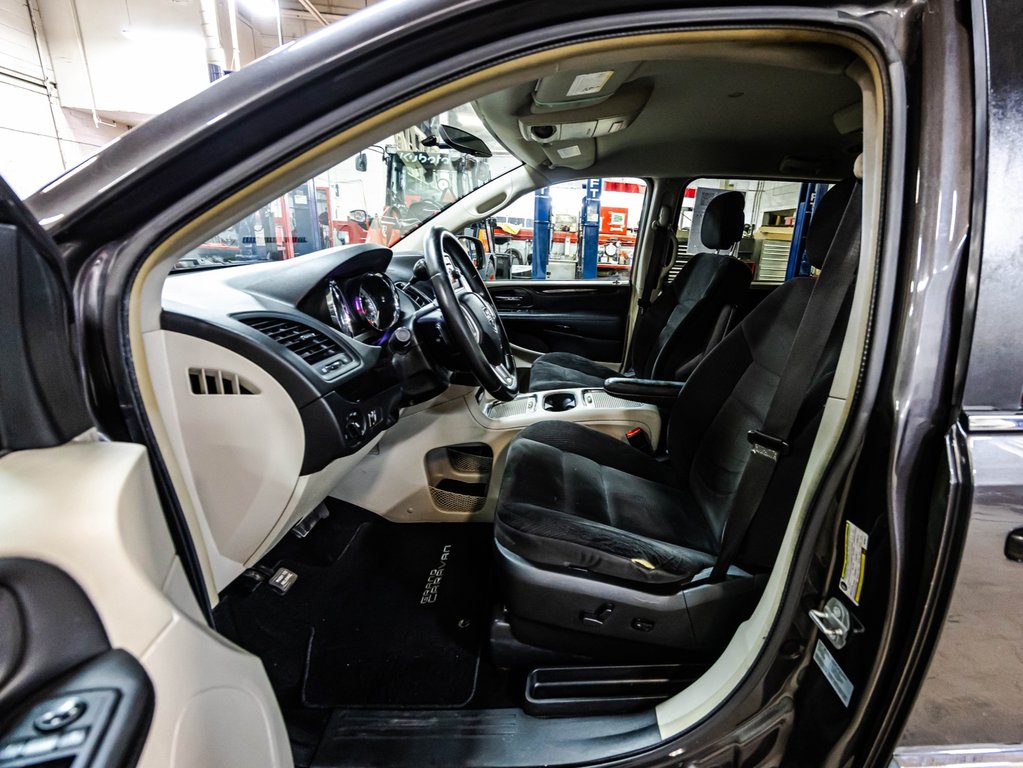 2017 Dodge Grand Caravan Crew in Montréal, Quebec - 18 - w1024h768px