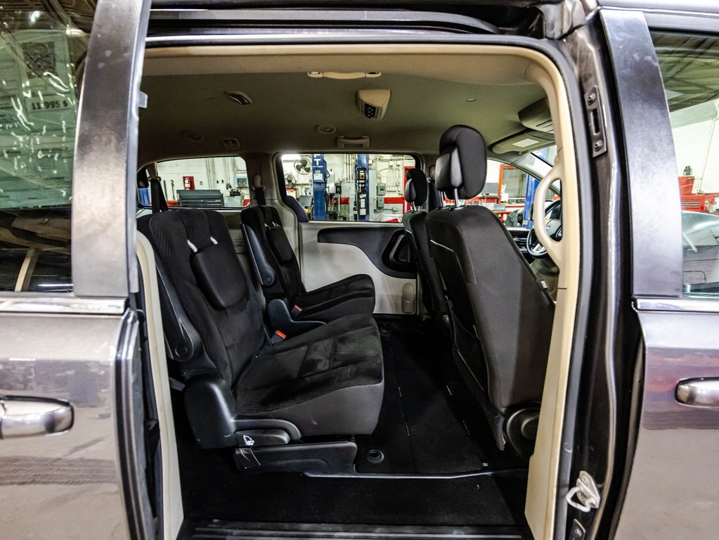 2017 Dodge Grand Caravan Crew in Montréal, Quebec - 15 - w1024h768px