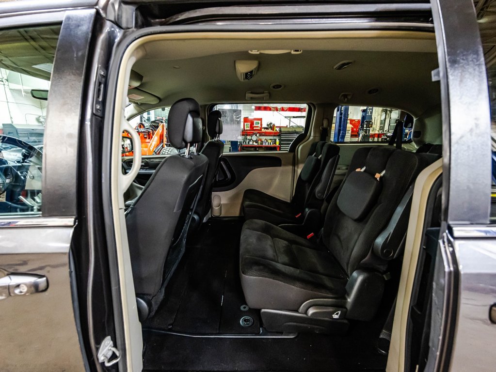 2017 Dodge Grand Caravan Crew in Montréal, Quebec - 12 - w1024h768px